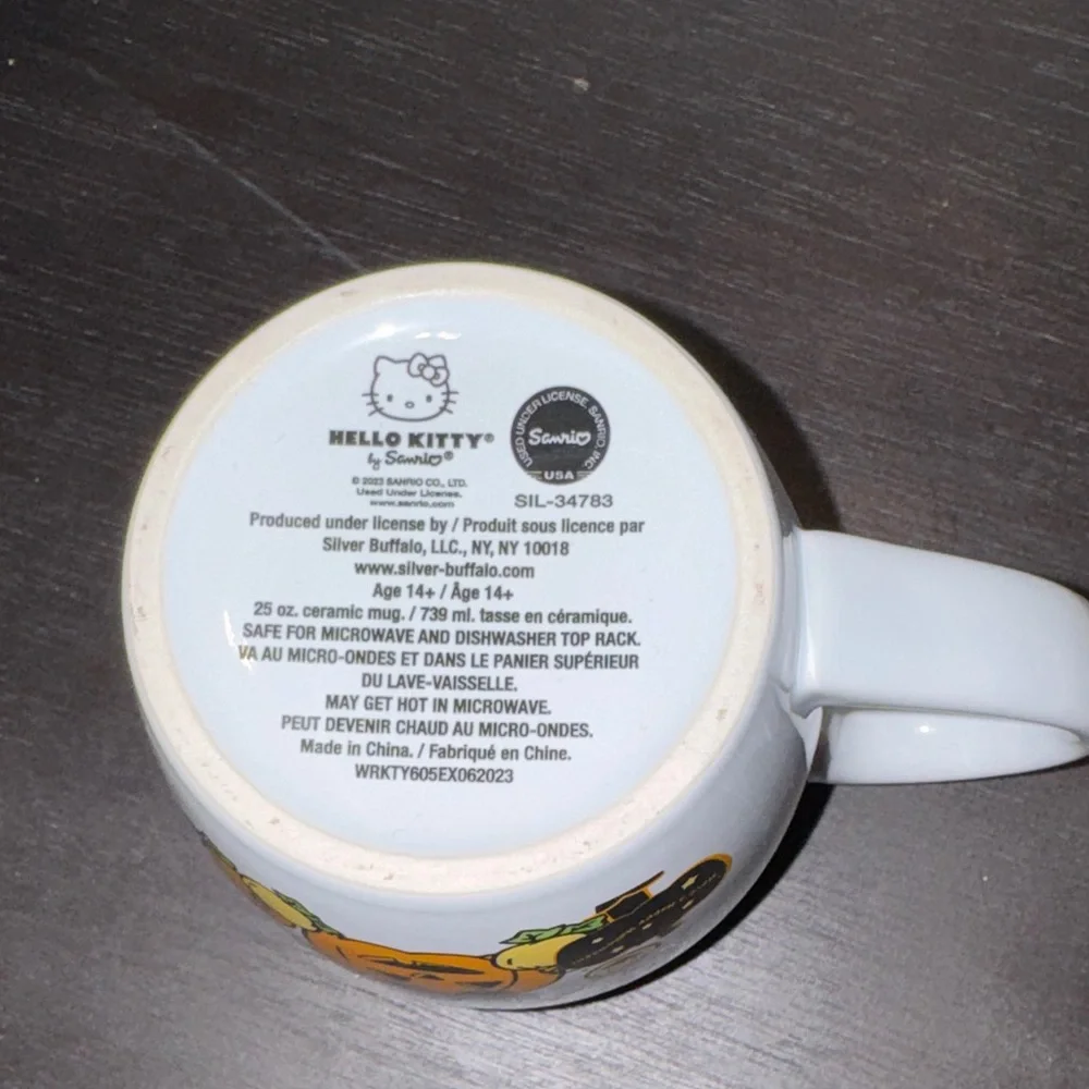 Hello Kitty Halloween Mug - Picture 2 of 4